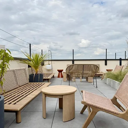 We Live Sharies - B502