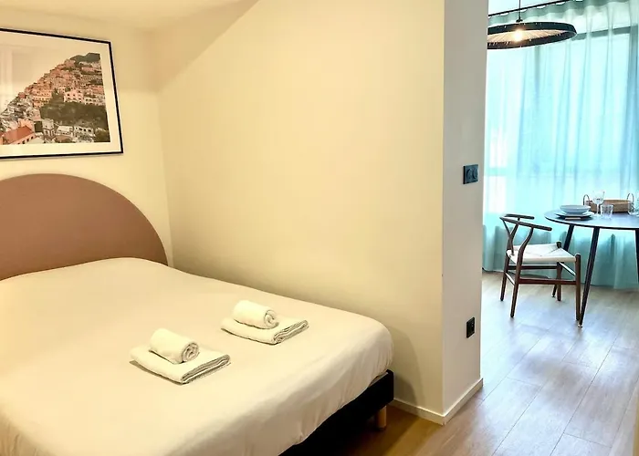 We Live Sharies - B502 Reims