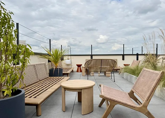 We Live Sharies - B502